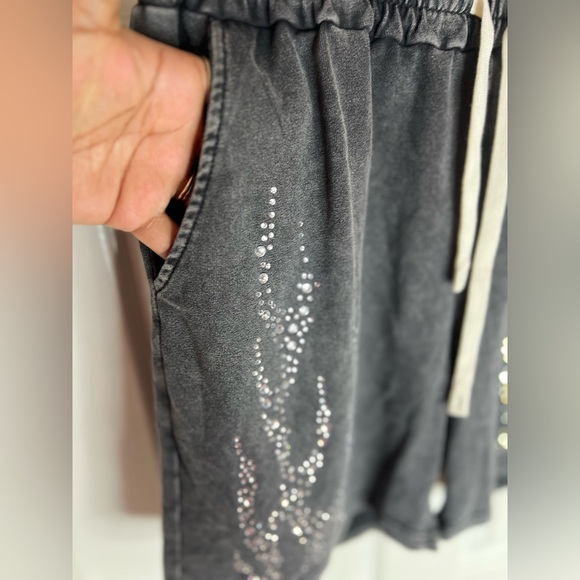 Rowme Men’s Pull On Grunge Goth Band Flame Rhinestone Lightweight Shorts X-Large - Picture 4 of 8